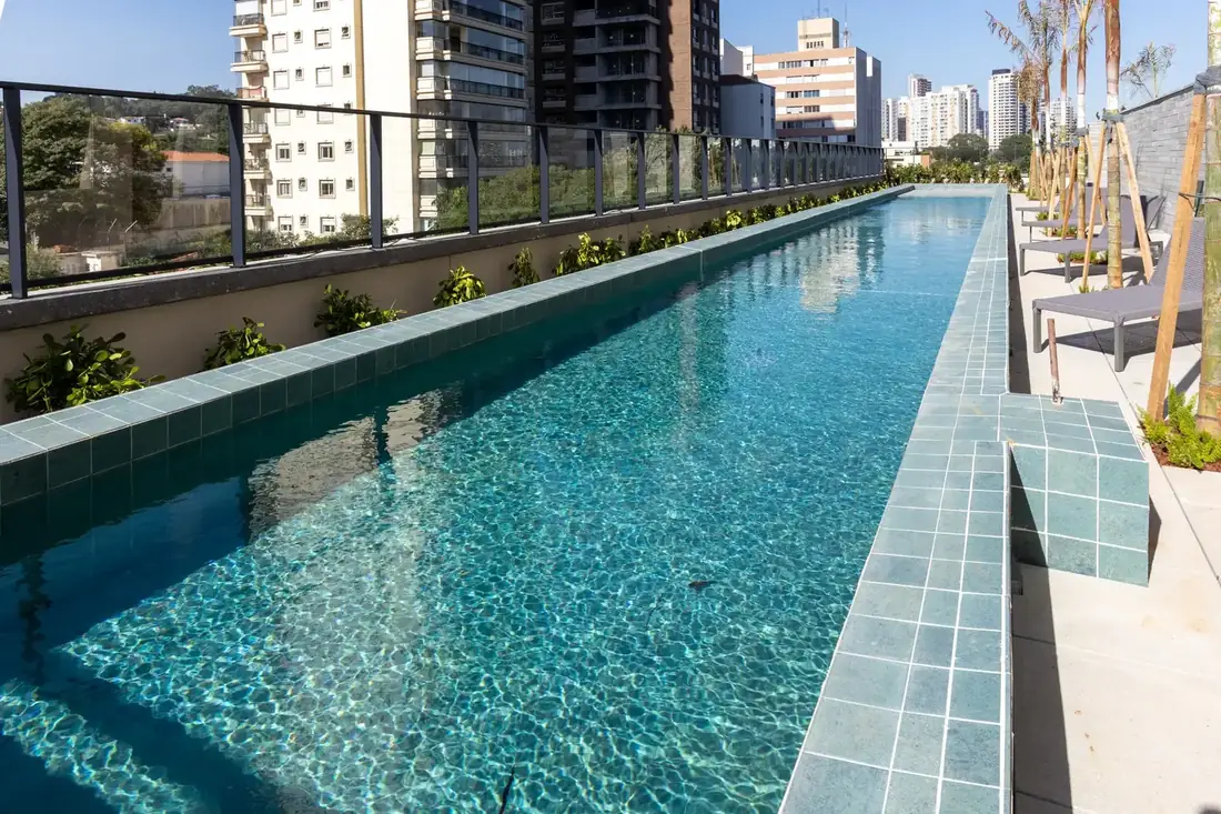 Piscina com raia