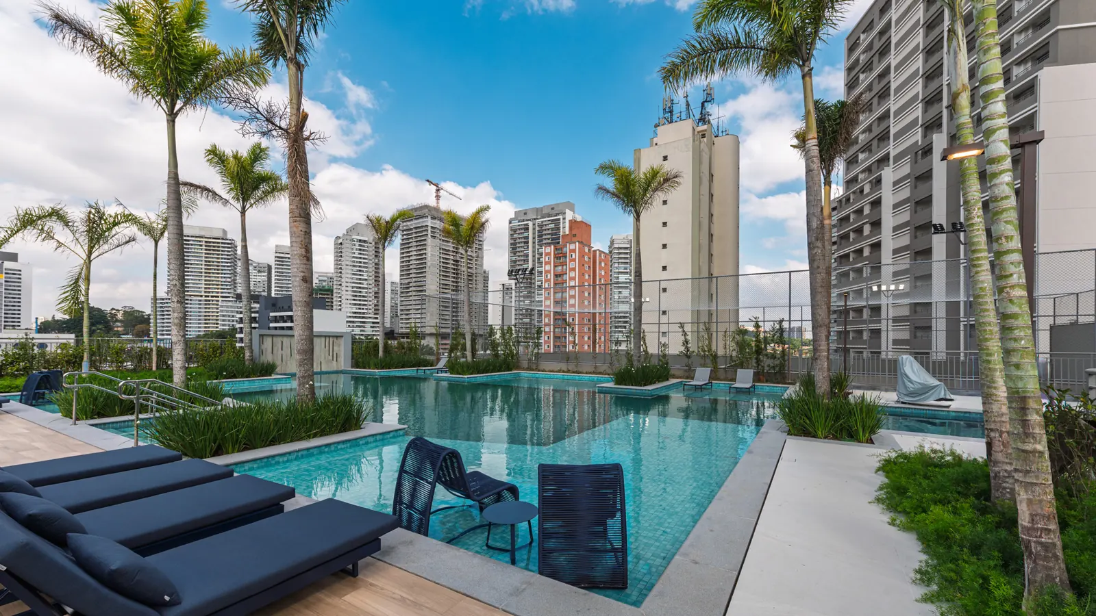 Piscina descoberta · Green View Residence